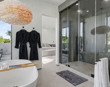 418 N Sweetzer Avenue - Photo Thumbnail 10
