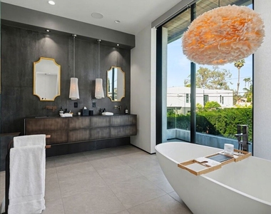 418 N Sweetzer Avenue - Photo Thumbnail 9