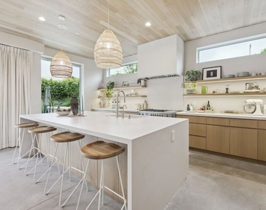 1310 Preston Way - Photo Thumbnail 5