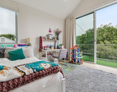 1310 Preston Way - Photo Thumbnail 21