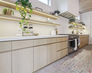 1310 Preston Way - Photo Thumbnail 6