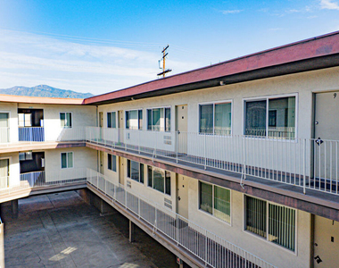447 W Elk Avenue - Photo Thumbnail 1