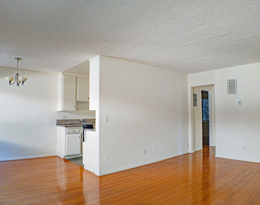 447 W Elk Avenue - Photo Thumbnail 2