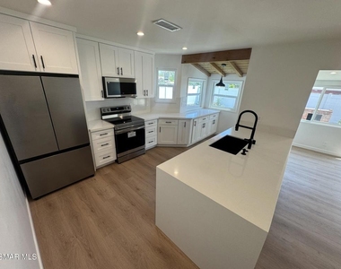 21420 Chatsworth Street - Photo Thumbnail 8