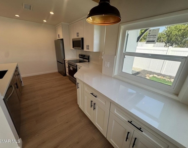 21420 Chatsworth Street - Photo Thumbnail 10