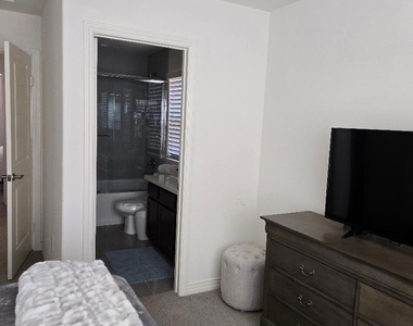 52430 Hawthorn Court - Photo Thumbnail 17