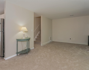 423 Kings Highway - Photo Thumbnail 2