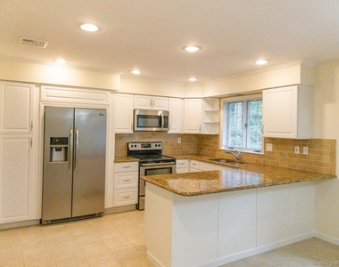 10 Fairview Drive - Photo Thumbnail 2