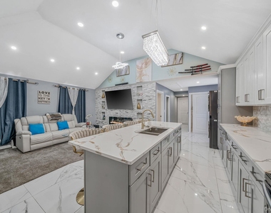 158 Mohawk Street - Photo Thumbnail 3