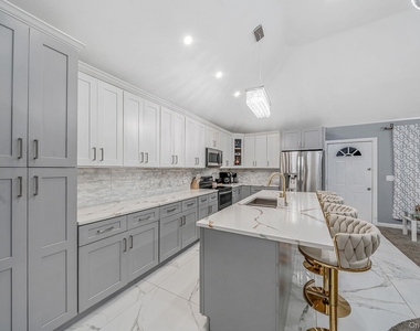 158 Mohawk Street - Photo Thumbnail 2