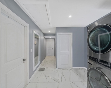 158 Mohawk Street - Photo Thumbnail 5