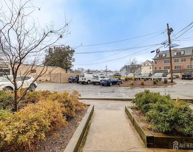 16 North Avenue W - Photo Thumbnail 4