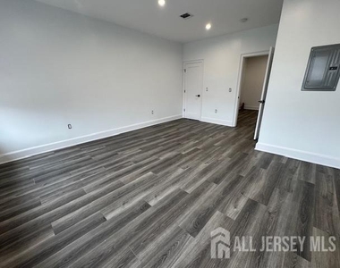 16 North Avenue W - Photo Thumbnail 6