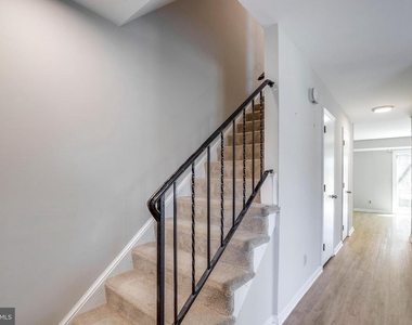 322 Clay Street - Photo Thumbnail 16