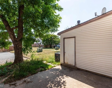 322 Clay Street - Photo Thumbnail 12