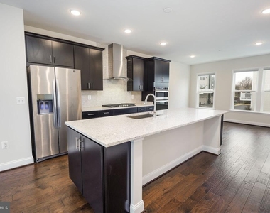 2056 Alder Lane - Photo Thumbnail 8