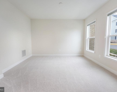 2056 Alder Lane - Photo Thumbnail 4