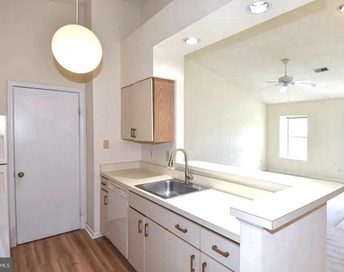 7705 Lafayette Forest Drive - Photo Thumbnail 12