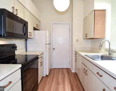 7705 Lafayette Forest Drive - Photo Thumbnail 13