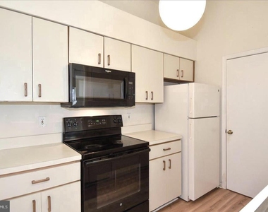 7705 Lafayette Forest Drive - Photo Thumbnail 11