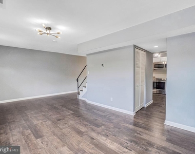 330 Brock Square - Photo Thumbnail 8