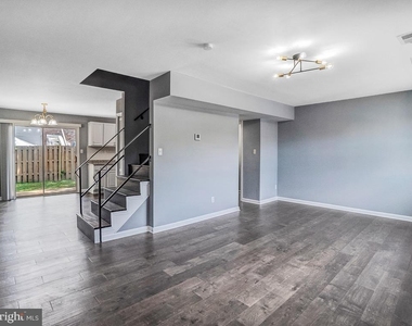 330 Brock Square - Photo Thumbnail 9