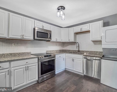 330 Brock Square - Photo Thumbnail 5
