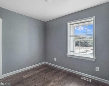 330 Brock Square - Photo Thumbnail 15