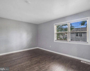 330 Brock Square - Photo Thumbnail 13