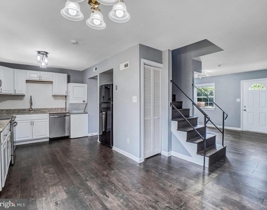 330 Brock Square - Photo Thumbnail 3