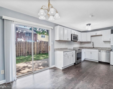 330 Brock Square - Photo Thumbnail 2