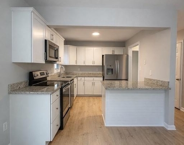 203 Sea Cliff Drive - Photo Thumbnail 3
