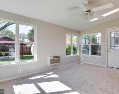502 N Mansfield Street N - Photo Thumbnail 12