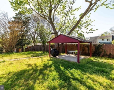 502 N Mansfield Street N - Photo Thumbnail 25