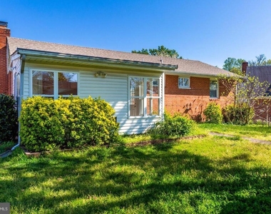 502 N Mansfield Street N - Photo Thumbnail 26