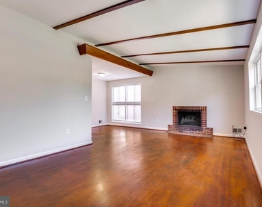 502 N Mansfield Street N - Photo Thumbnail 4