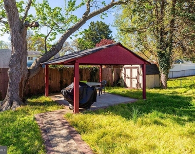 502 N Mansfield Street N - Photo Thumbnail 29