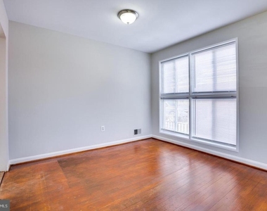 502 N Mansfield Street N - Photo Thumbnail 6