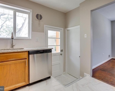 502 N Mansfield Street N - Photo Thumbnail 11