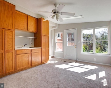 502 N Mansfield Street N - Photo Thumbnail 15