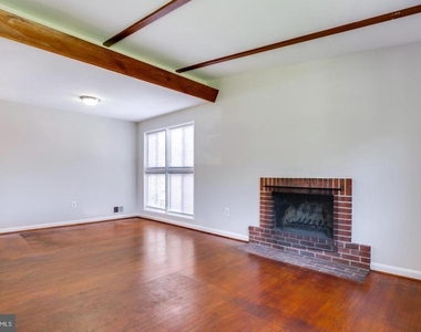 502 N Mansfield Street N - Photo Thumbnail 5