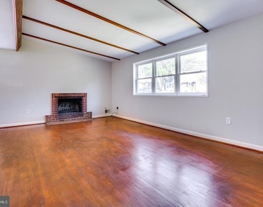 502 N Mansfield Street N - Photo Thumbnail 7