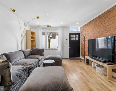 2565 Tulip Street - Photo Thumbnail 2