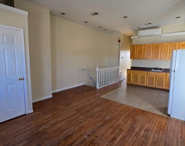4625 N Broad Street - Photo Thumbnail 3