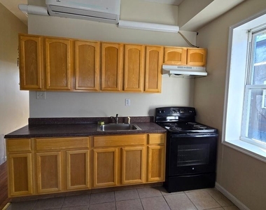 4625 N Broad Street - Photo Thumbnail 5