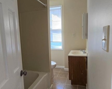 4625 N Broad Street - Photo Thumbnail 11