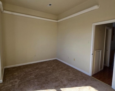 4625 N Broad Street - Photo Thumbnail 13