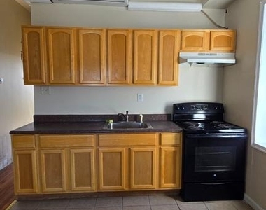 4625 N Broad Street - Photo Thumbnail 4