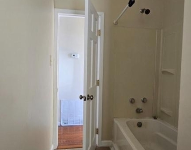 4625 N Broad Street - Photo Thumbnail 9