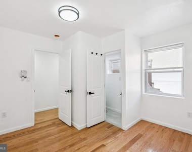 1223 Spruce Street - Photo Thumbnail 9